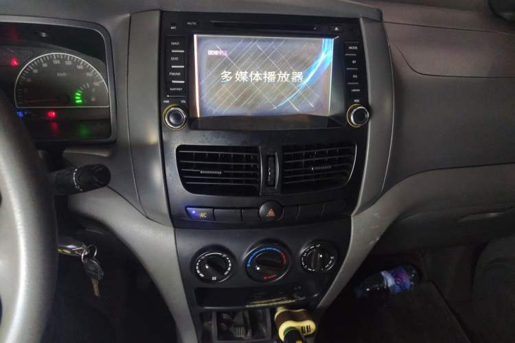 Used Dongfeng Shuaike 2011 1.5L Manual Standard Model 7 Seats China IV Standard Audio And AC Panel