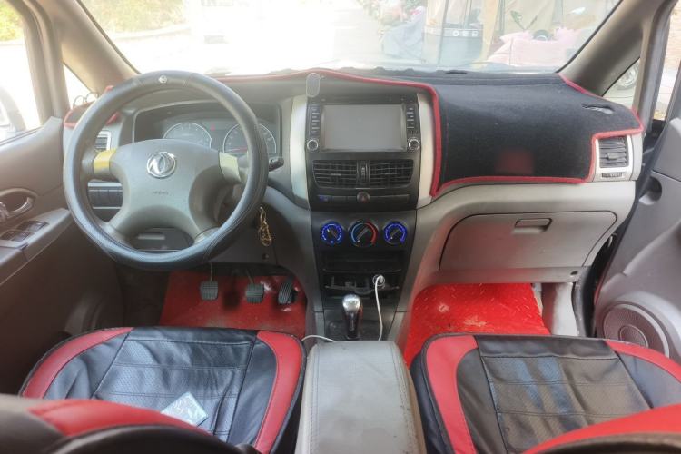 Used Dongfeng Shuaike 2011 1.6L Manual Comfort 7-Seater Center Console