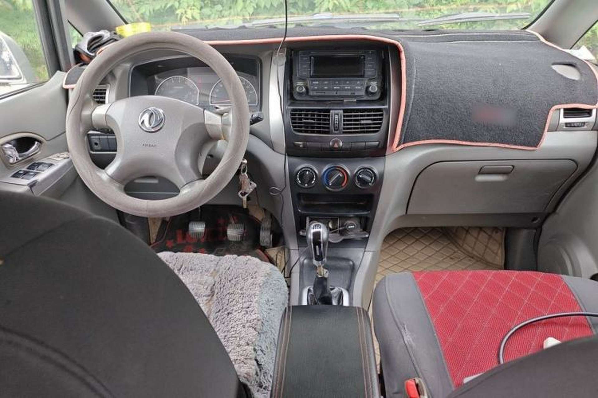 Used Dongfeng Shuaike 2011 1.6L Manual Luxury 7-Seater Center Console