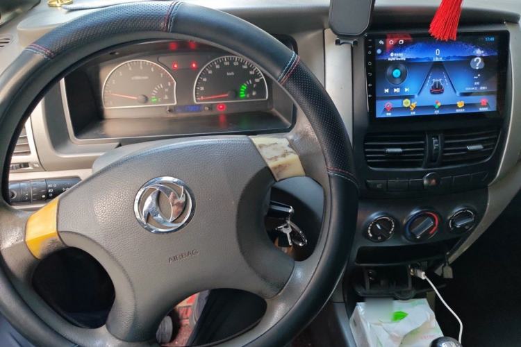 Used Dongfeng Shuaike 2011 1.6L Manual Comfort 7-Seater Center Console