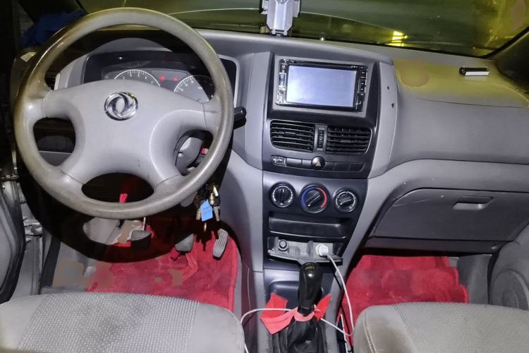 Used Dongfeng Shuaike 2011 1.5L Manual Comfort 7-Seater China IV Standard Center Console