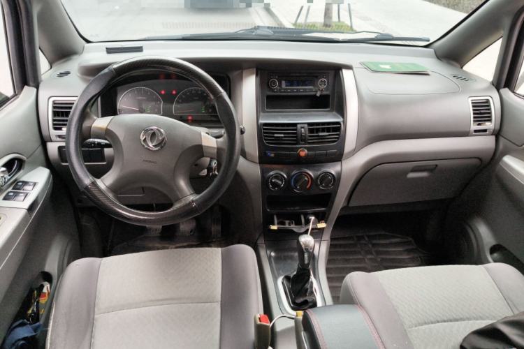 Used Dongfeng Shuaike 2011 1.6L Manual Comfort 7-Seater Center Console