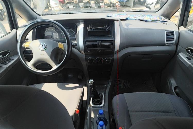 Used Dongfeng Shuaike 2011 1.6L Manual Comfort 7-Seater Center Console
