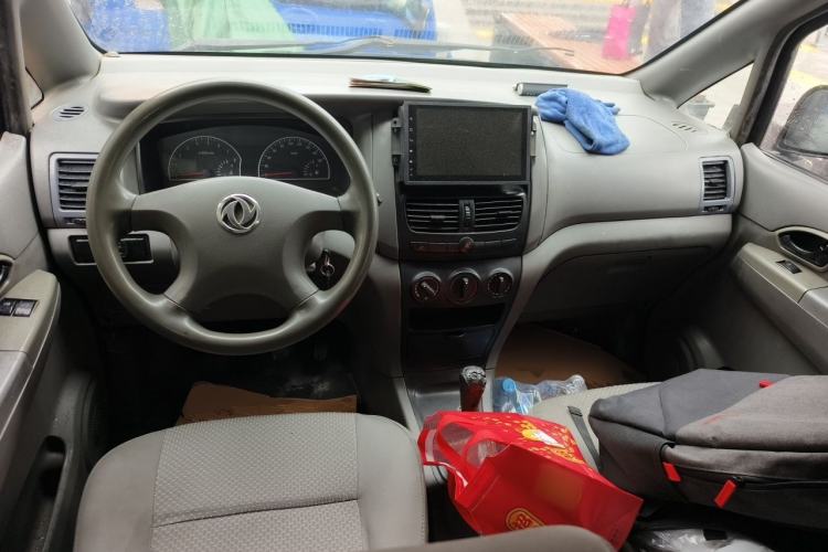 Used Dongfeng Shuaike 2011 1.5L Manual Standard Model 7 Seats China IV Standard Center Console