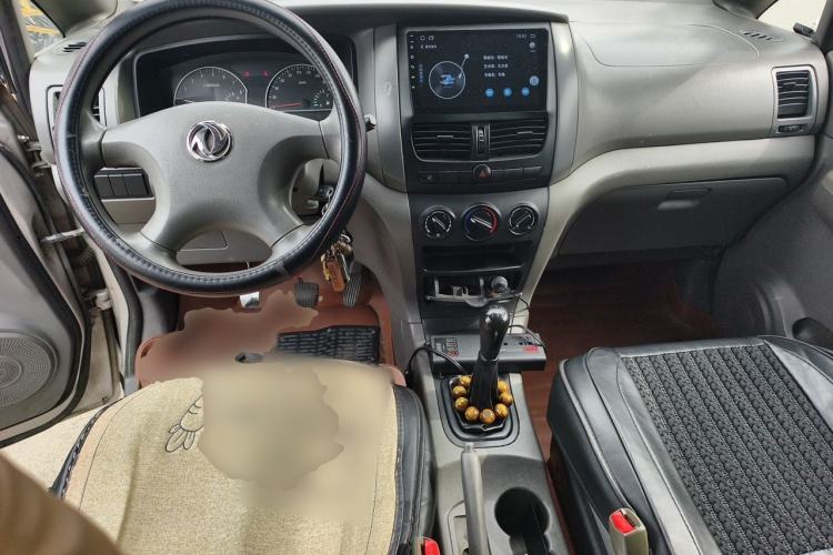 Used Dongfeng Shuaike 2011 1.5L Manual Standard 5-Seater China IV Center Console