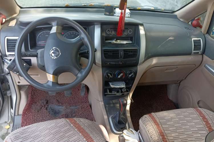 Used Dongfeng Shuaike 2011 1.6L Manual Comfort 7-Seater Center Console