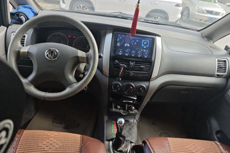 Used Dongfeng Shuaike 2011 1.6L Manual Comfort 7-Seater Center Console