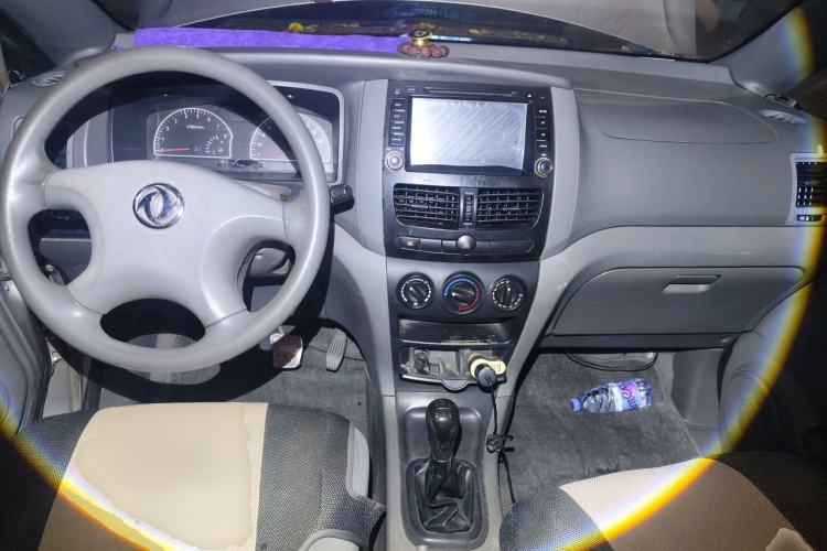 Used Dongfeng Shuaike 2011 1.5L Manual Standard Model 7 Seats China IV Standard Center Console