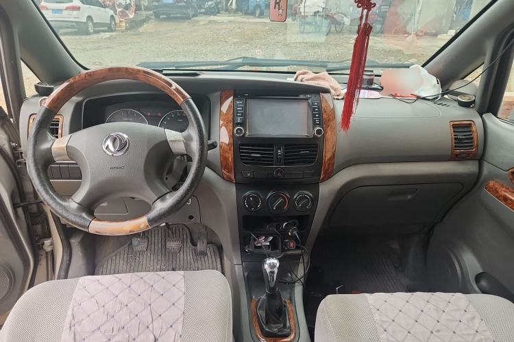 Used Dongfeng Shuaike 2011 1.6L Manual Practical 7-Seater Center Console