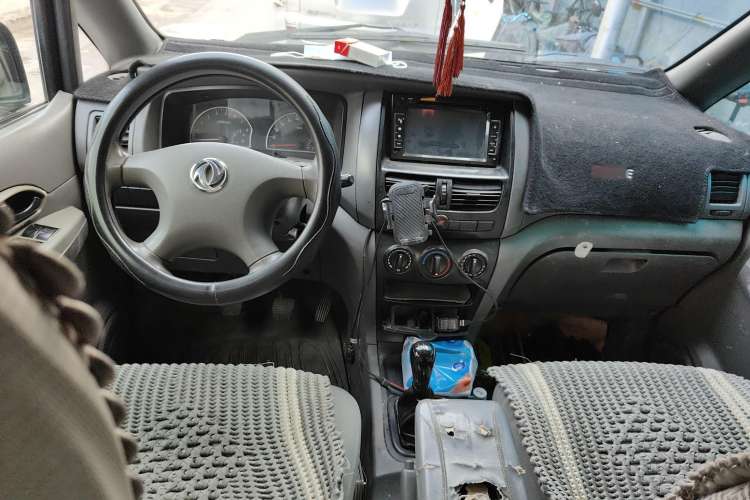 Used Dongfeng Shuaike 2011 1.5L Manual Comfort 7-Seater China IV Standard Center Console