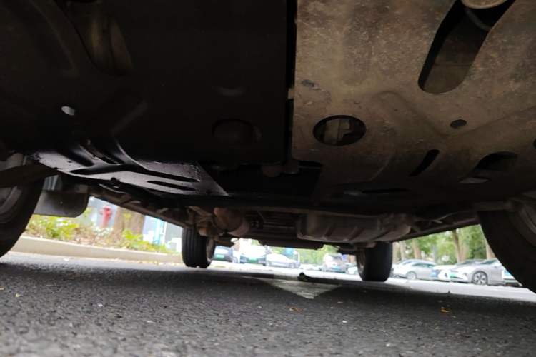 Used Dongfeng Shuaike 2011 1.6L Manual Luxury 7-Seater Chassis Front