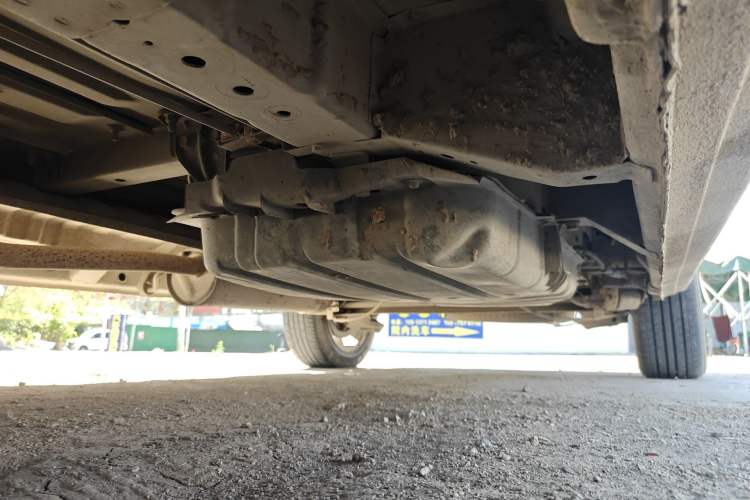 Used Dongfeng Shuaike 2011 1.6L Manual Comfort 7-Seater Chassis Front Left