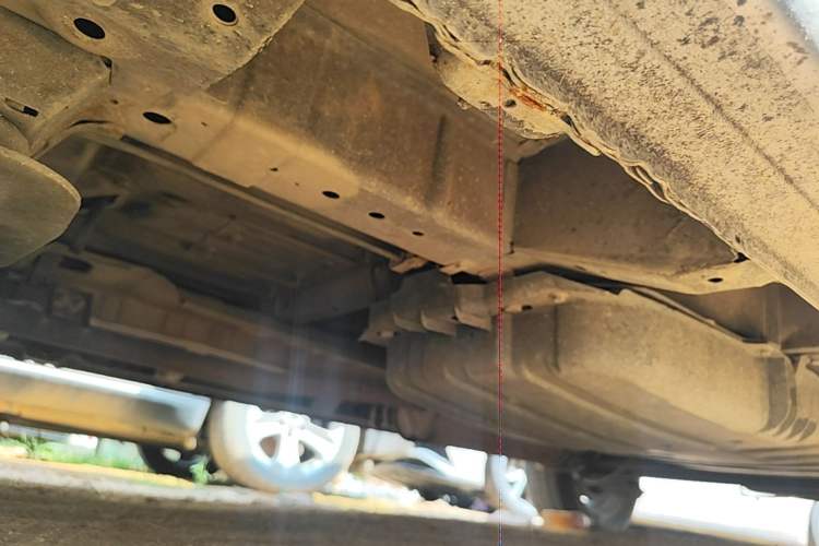 Used Dongfeng Shuaike 2011 1.6L Manual Comfort 7-Seater Chassis Front Left