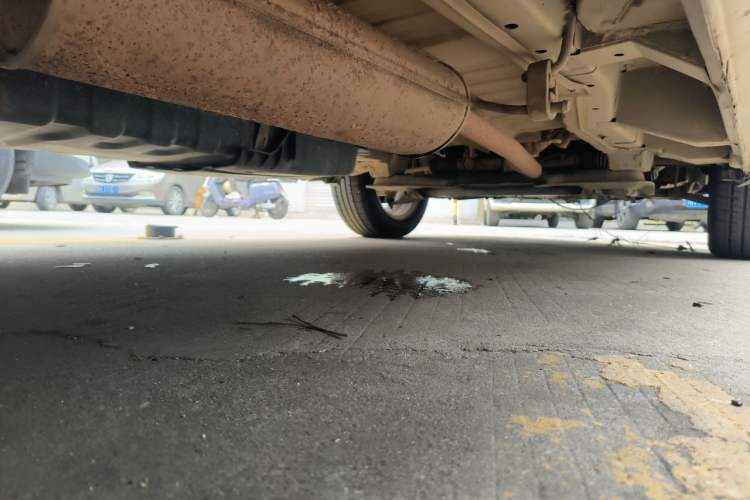 Used Dongfeng Shuaike 2011 1.6L Manual Comfort 7-Seater Chassis Front Left