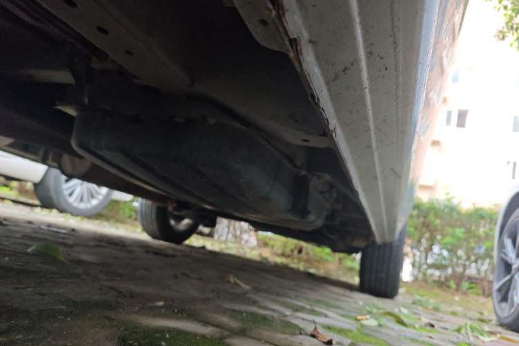 Used Dongfeng Shuaike 2011 1.6L Manual Comfort 7-Seater Chassis Front Left
