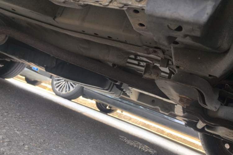Used Dongfeng Shuaike 2011 1.6L Manual Commercial 5-Seater Chassis Front Right