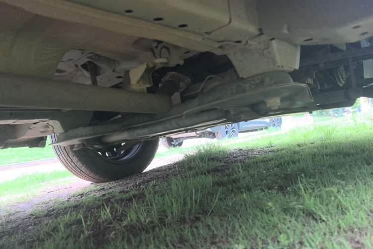 Used Dongfeng Shuaike 2011 1.6L Manual Commercial 5-Seater Chassis Front Right