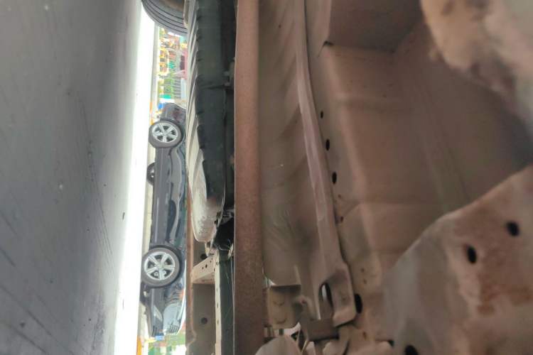 Used Dongfeng Shuaike 2011 1.6L Manual Practical 7-Seater Chassis Front Right