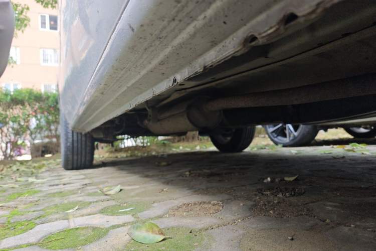 Used Dongfeng Shuaike 2011 1.6L Manual Comfort 7-Seater Chassis Front Right
