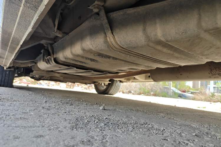 Used Dongfeng Shuaike 2011 1.6L Manual Comfort 7-Seater Chassis Rear Left