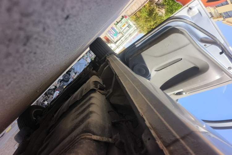 Used Dongfeng Shuaike 2011 1.6L Manual Comfort 7-Seater Chassis Rear Left