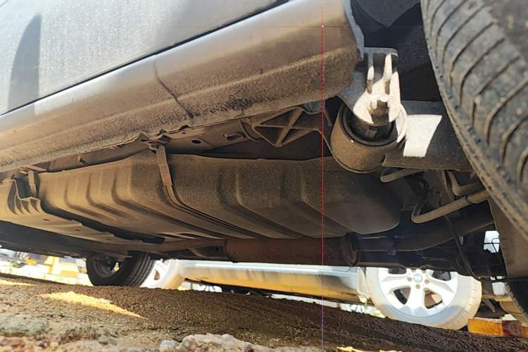 Used Dongfeng Shuaike 2011 1.6L Manual Comfort 7-Seater Chassis Rear Left