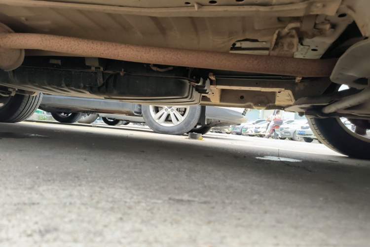 Used Dongfeng Shuaike 2011 1.6L Manual Comfort 7-Seater Chassis Rear Left