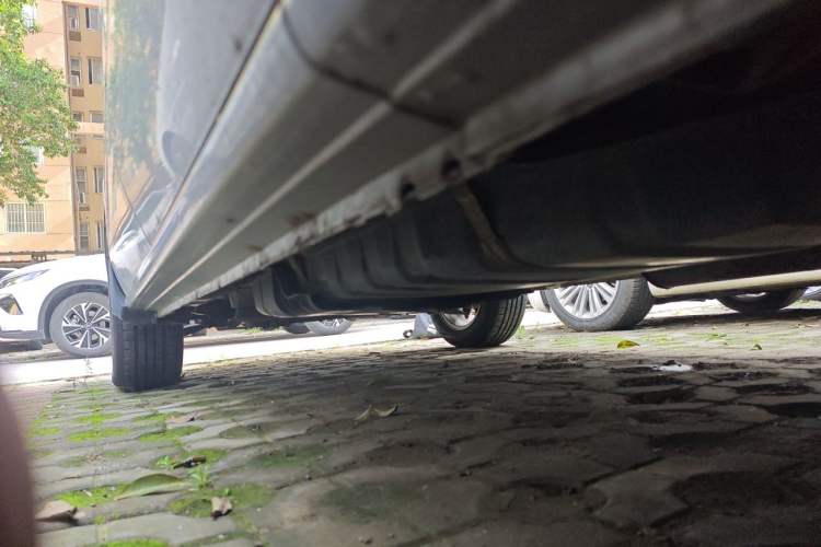 Used Dongfeng Shuaike 2011 1.6L Manual Comfort 7-Seater Chassis Rear Left