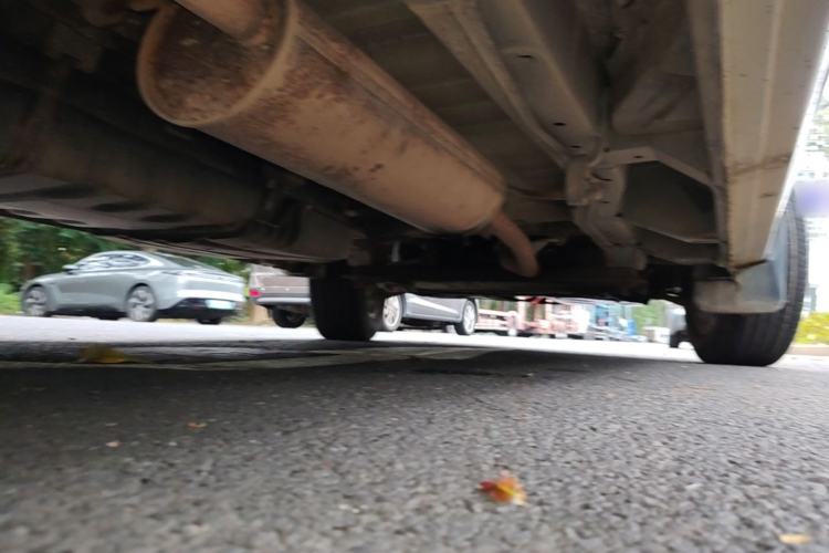 Used Dongfeng Shuaike 2011 1.6L Manual Luxury 7-Seater Chassis Rear Right