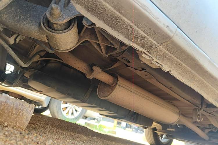 Used Dongfeng Shuaike 2011 1.6L Manual Comfort 7-Seater Chassis Rear Right