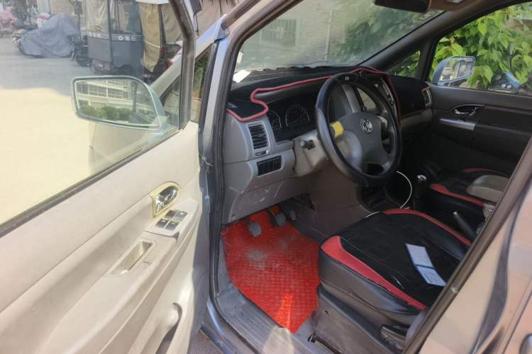 Used Dongfeng Shuaike 2011 1.6L Manual Comfort 7-Seater Driver Seat