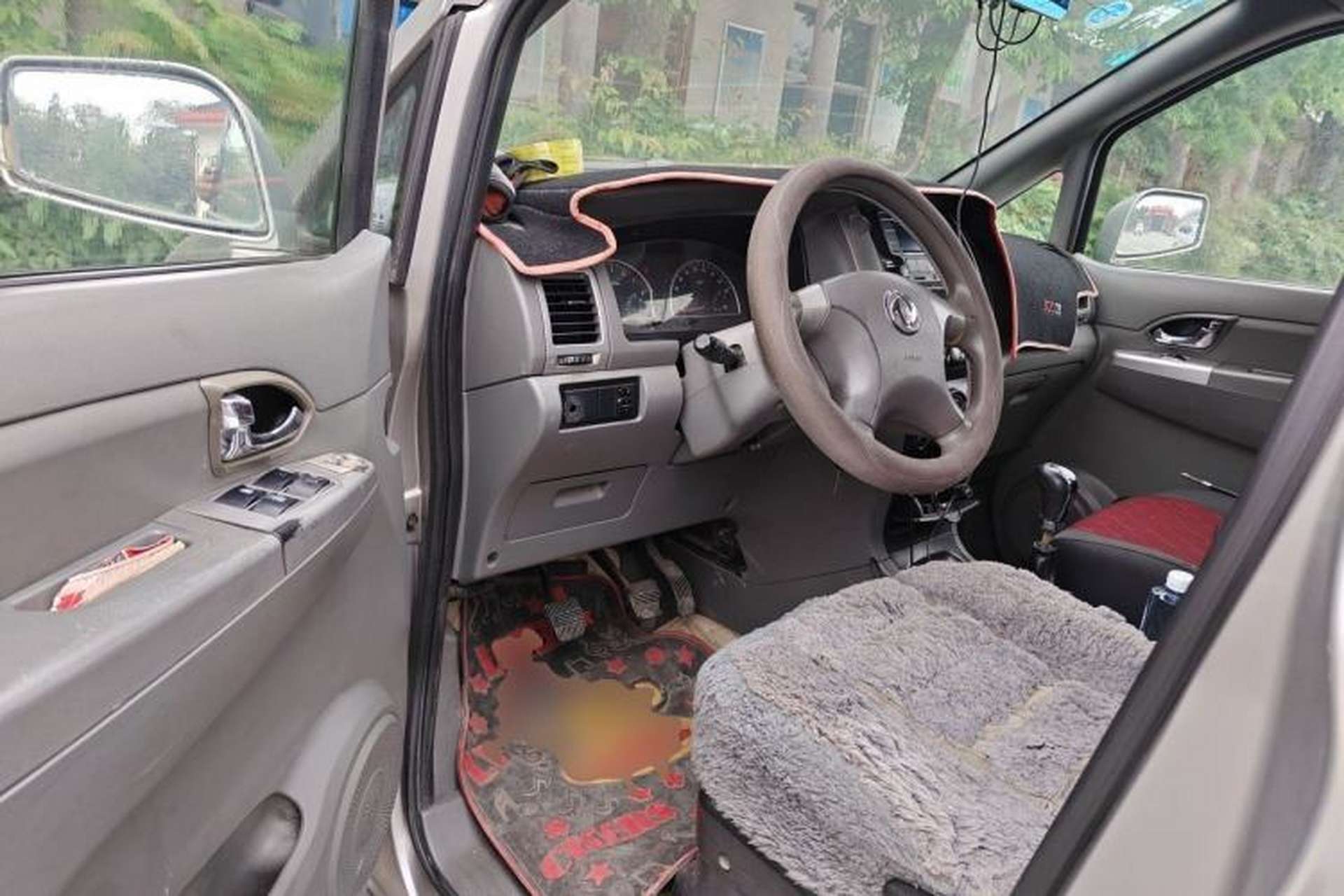 Used Dongfeng Shuaike 2011 1.6L Manual Luxury 7-Seater Driver Seat