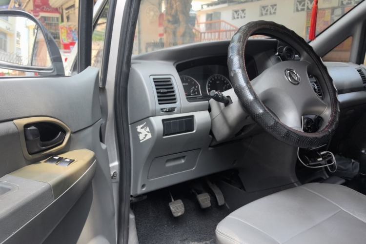 Used Dongfeng Shuaike 2011 1.6L Manual Commercial 5-Seater Driver Seat