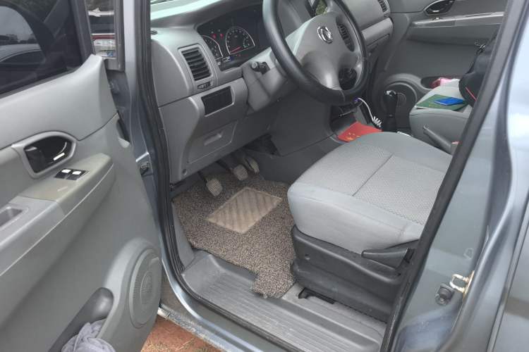 Used Dongfeng Shuaike 2011 1.6L Manual Commercial 5-Seater Driver Seat