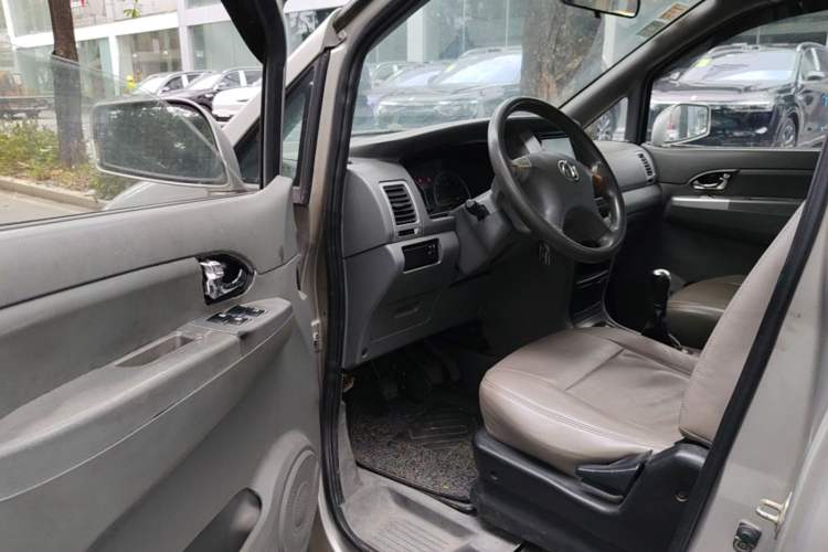 Used Dongfeng Shuaike 2011 1.6L Manual Luxury 7-Seater Driver Seat