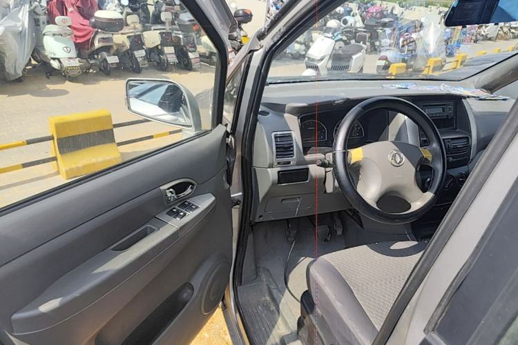 Used Dongfeng Shuaike 2011 1.6L Manual Comfort 7-Seater Driver Seat