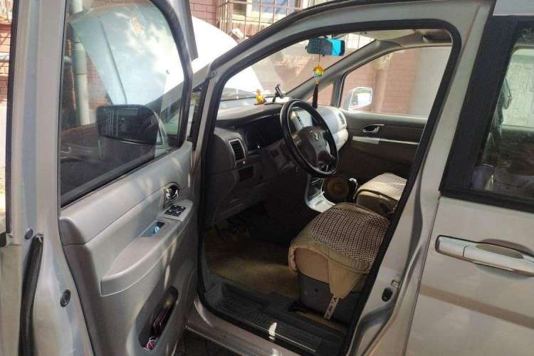 Used Dongfeng Shuaike 2011 1.6L Manual Comfort 7-Seater Driver Seat