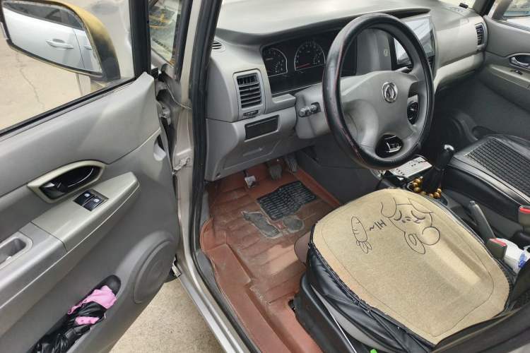 Used Dongfeng Shuaike 2011 1.5L Manual Standard 5-Seater China IV Driver Seat