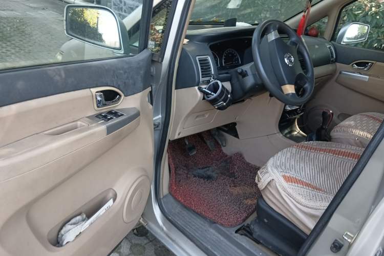 Used Dongfeng Shuaike 2011 1.6L Manual Comfort 7-Seater Driver Seat