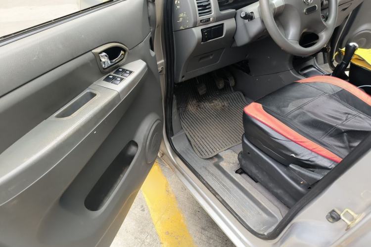 Used Dongfeng Shuaike 2011 1.6L Manual Comfort 7-Seater Driver Seat
