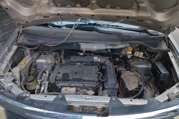 Used Dongfeng Shuaike 2011 1.6L Manual Comfort 7-Seater Engine Bay
