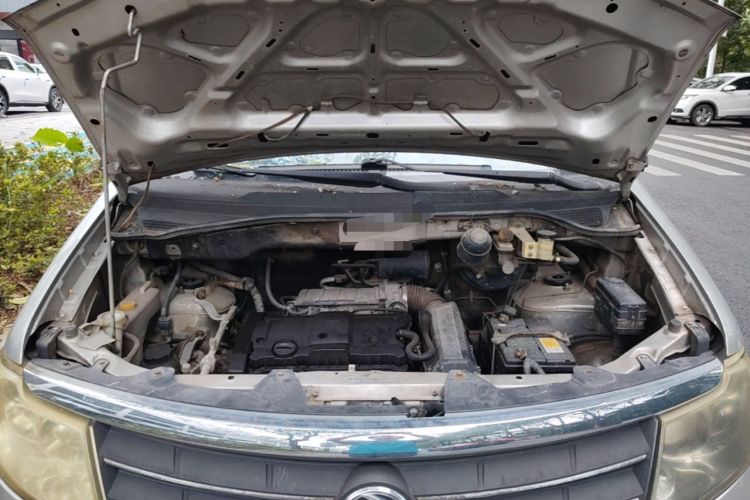 Used Dongfeng Shuaike 2011 1.6L Manual Luxury 7-Seater Engine Bay