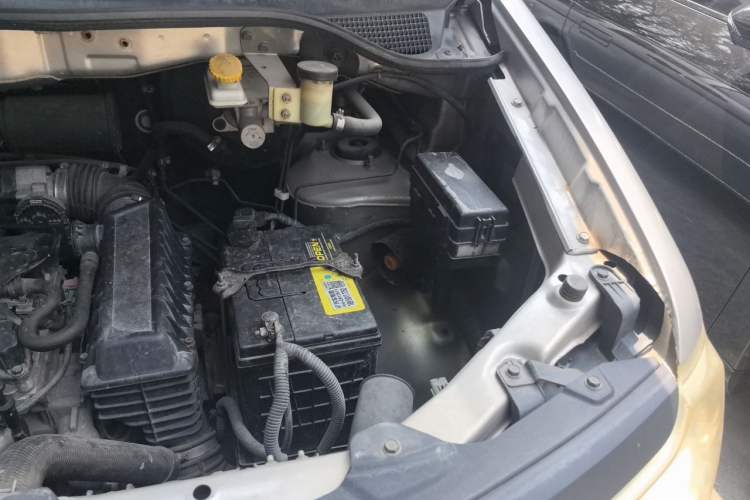 Used Dongfeng Shuaike 2011 1.6L Manual Commercial 5-Seater Engine Bay Left