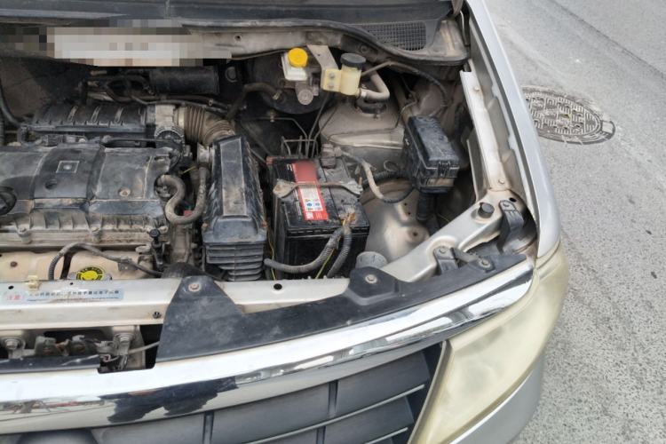 Used Dongfeng Shuaike 2011 1.6L Manual Comfort 7-Seater Engine Bay Left