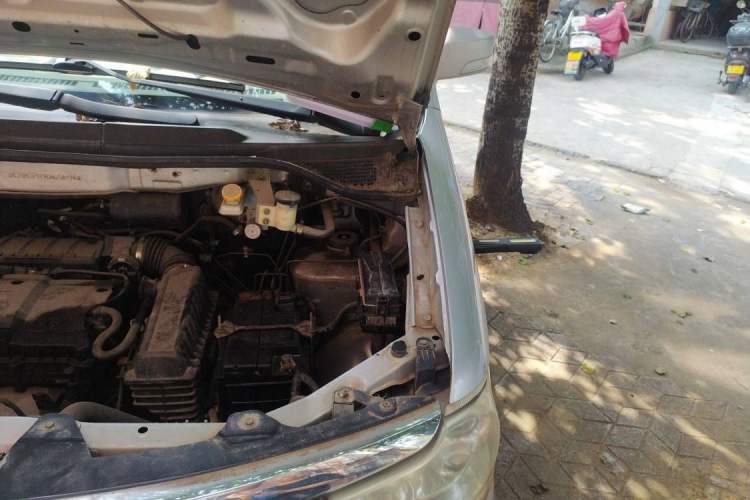 Used Dongfeng Shuaike 2011 1.6L Manual Comfort 7-Seater Engine Bay Left