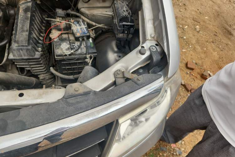 Used Dongfeng Shuaike 2011 1.6L Manual Practical 7-Seater Engine Bay Left