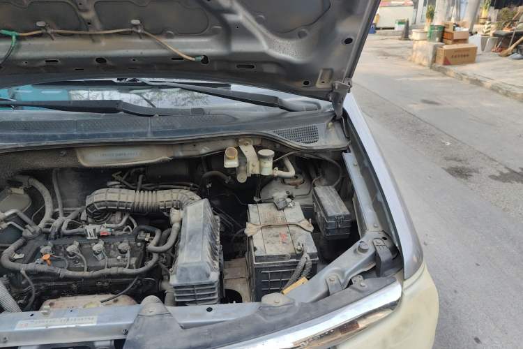 Used Dongfeng Shuaike 2011 1.5L Manual Comfort 7-Seater China IV Standard Engine Bay Left