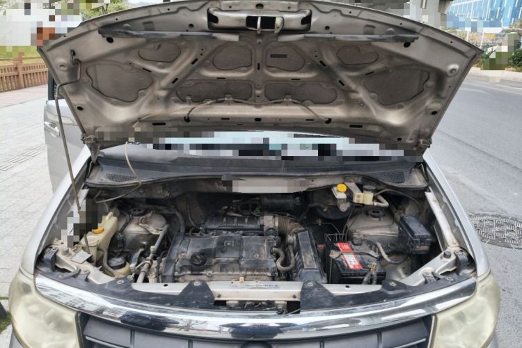 Used Dongfeng Shuaike 2011 1.6L Manual Comfort 7-Seater Engine Bay