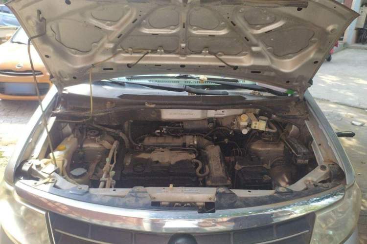 Used Dongfeng Shuaike 2011 1.6L Manual Comfort 7-Seater Engine Bay