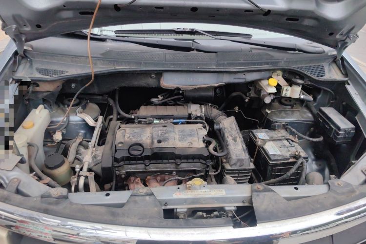 Used Dongfeng Shuaike 2011 1.6L Manual Practical 7-Seater Engine Bay